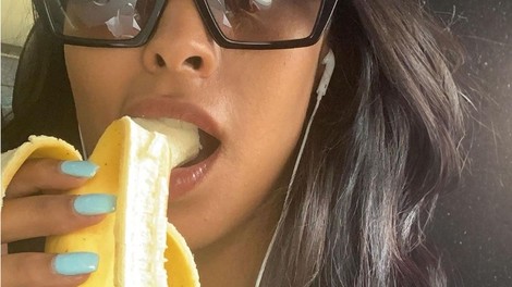 Zenska s soncnimi ocali je banano - Maya Jama