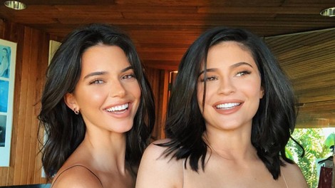 Sestri Jenner delata selfie